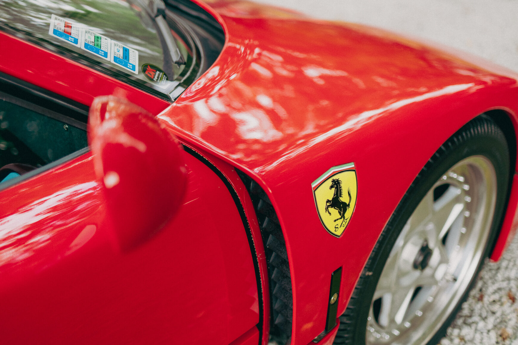 Cavallino Rampante – historia logo Ferrari i czarnego konia